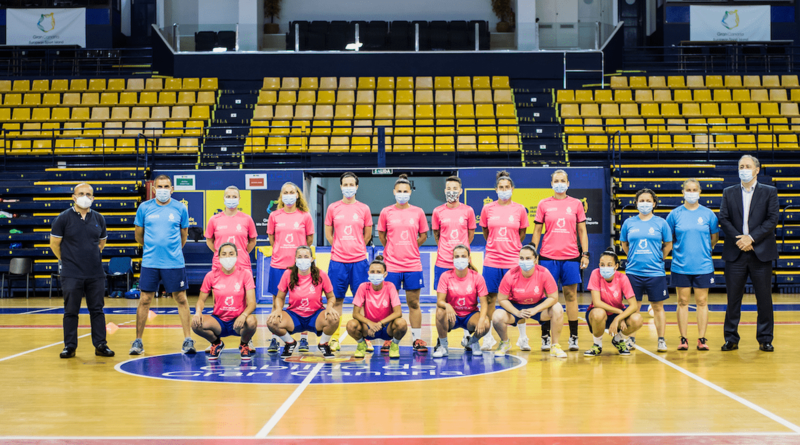 La plantilla del Preconte Telde recibió este miércoles la visita del consejero insular de Deportes (Foto TA)